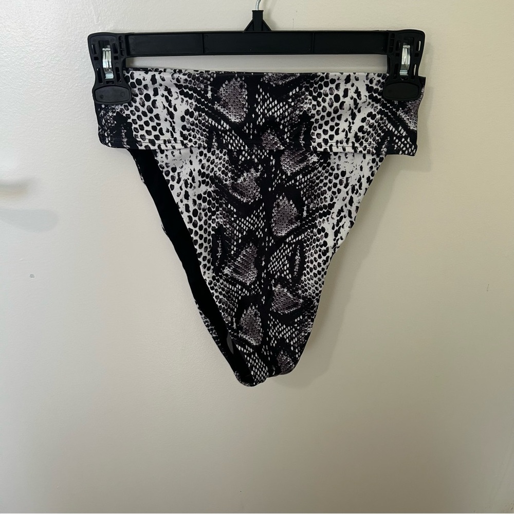 NWOT Black & White Snakeskin Print High Leg High Waist Bikini Bottom
